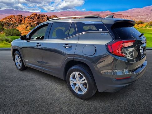 Used 2018 GMC Terrain SLE w/ Driver Convenience Package image 6