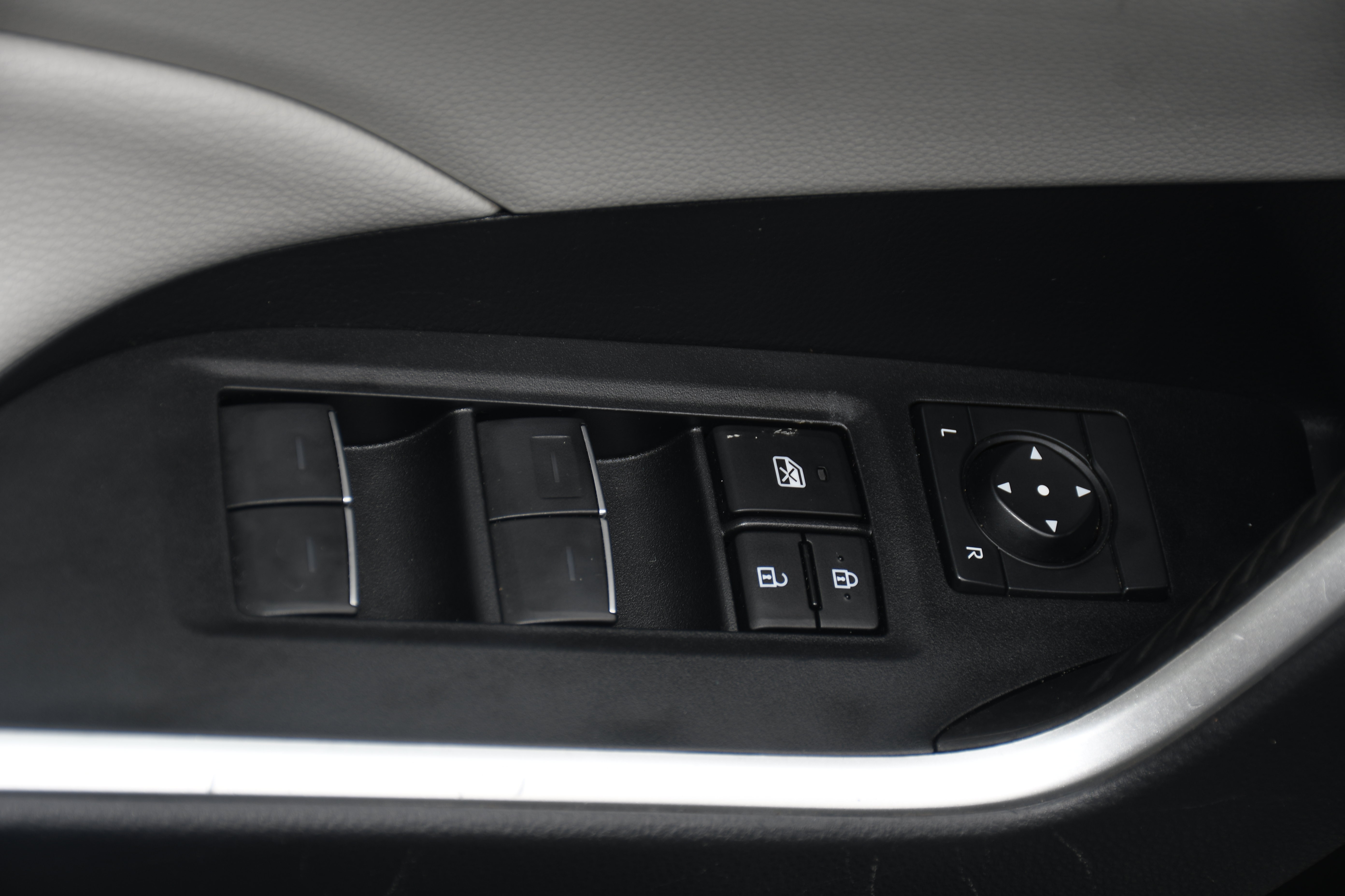 Used 2023 Toyota RAV4 XLE Premium FWD image 11