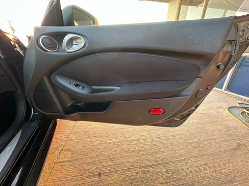 Used 2015 Nissan 370Z Coupe image 24