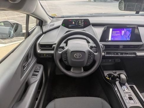 Used 2025 Toyota Prius LE image 14
