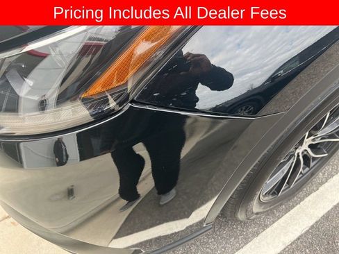Used 2024 Toyota Highlander XLE FWD image 4