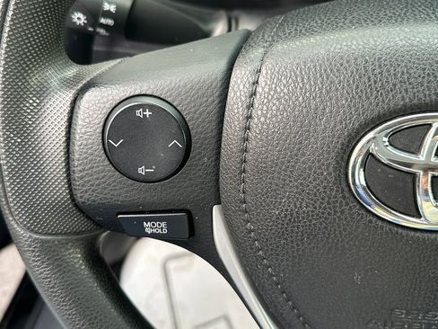 Used 2017 Toyota Corolla LE image 11