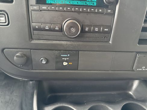 Used 2017 GMC Savana 2500 image 19