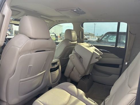 Used 2015 Cadillac Escalade ESV Luxury RWD image 23