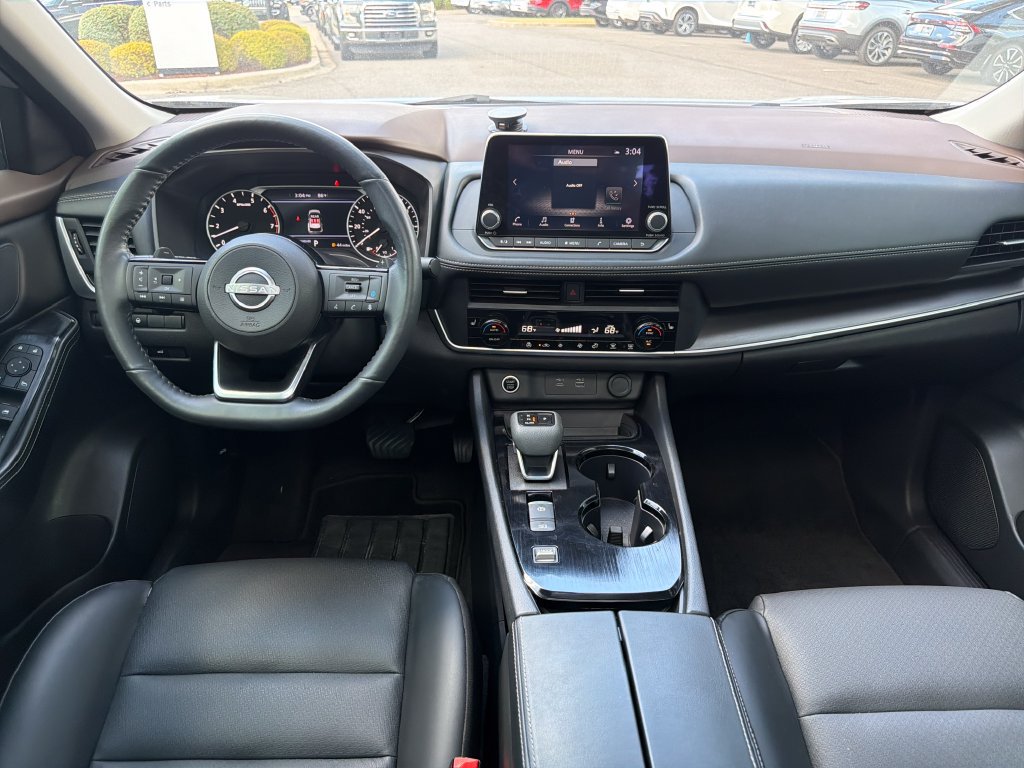 Used 2023 Nissan Rogue SV w/ SV Premium B Package FWD image 2