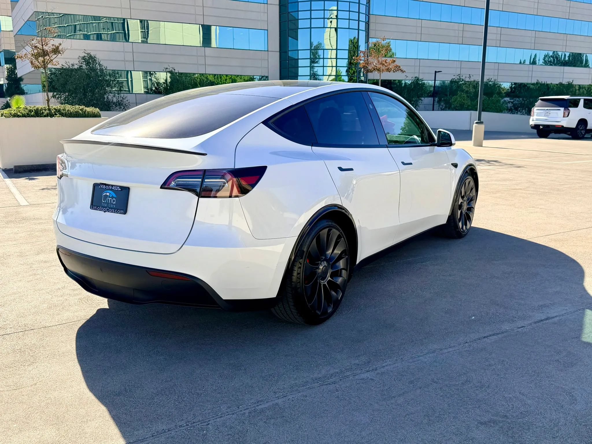Used 2024 Tesla Model Y Performance AWD/4WD image 8