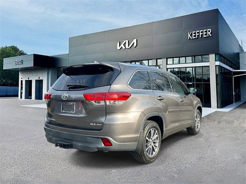 Used 2017 Toyota Highlander XLE image 8