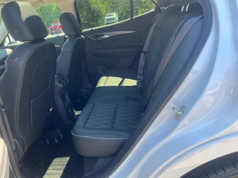 Certified 2022 Buick Envision Avenir w/ Technology Package II AWD/4WD image 33
