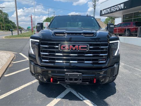 Used 2024 GMC Sierra 2500 AT4 w/ AT4 Preferred Package AWD/4WD image 3