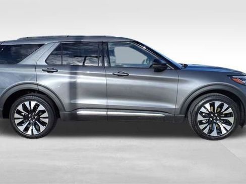 Used 2025 Ford Explorer Platinum w/ LUX Leather Package image 9