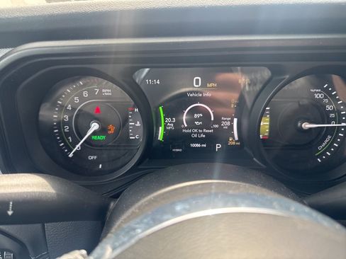 Used 2025 Jeep Wrangler Unlimited Sahara w/ Safety Group image 15