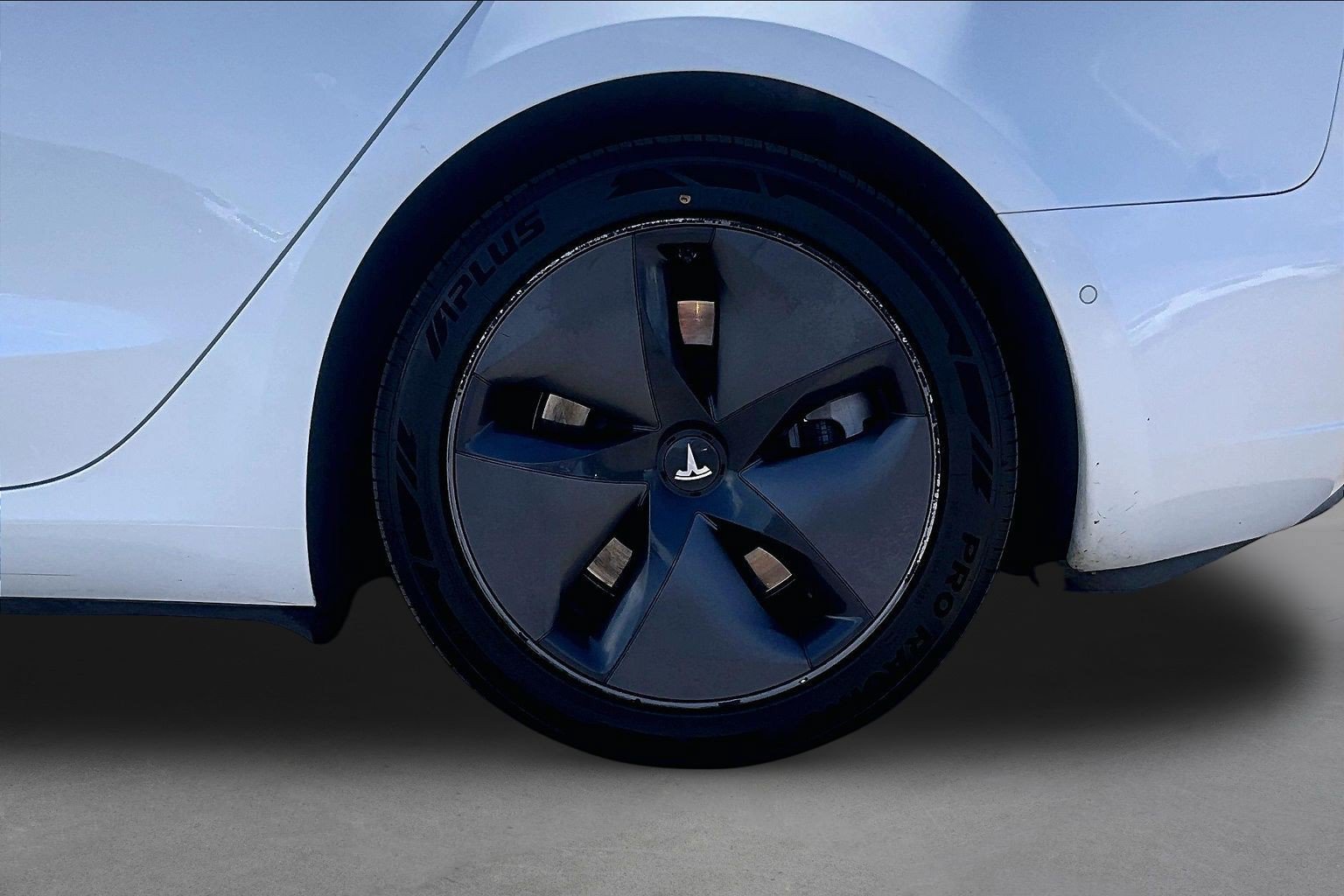 Used 2018 Tesla Model 3 Long Range RWD image 8