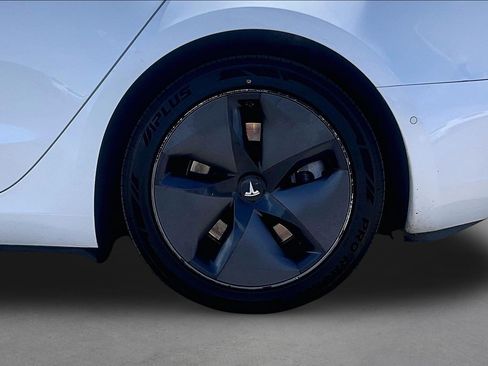 Used 2018 Tesla Model 3 Long Range RWD image 8