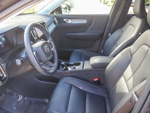 Certified 2025 Volvo XC40 B5 Core w/ Protection Package Premier image 23