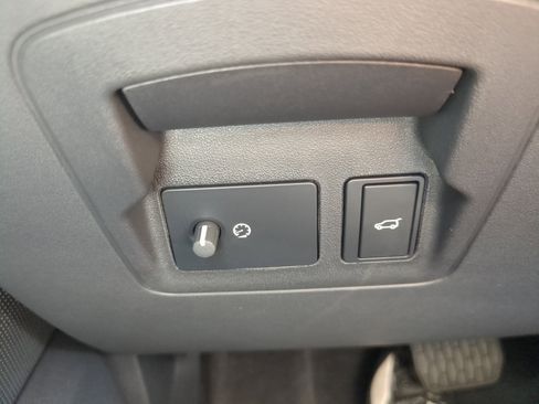 New 2026 Land Rover Range Rover Velar S image 26