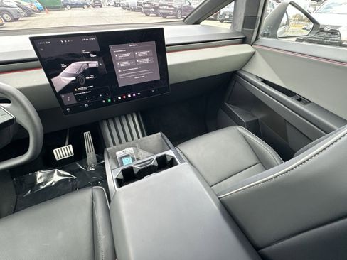 Used 2024 Tesla Cybertruck AWD Crew Cab image 4