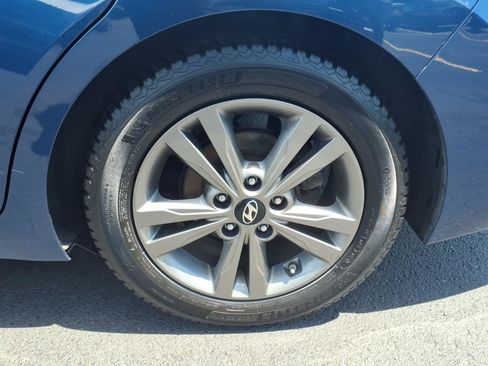 Used 2018 Hyundai Elantra Value Edition FWD image 9