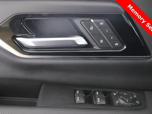 Used 2025 GMC Yukon Denali w/ Denali Reserve Package image 21