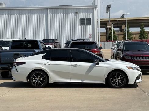 Used 2022 Toyota Camry XSE w/ Navigation Package FWD image 3