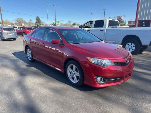 Used 2014 Toyota Camry SE image 6