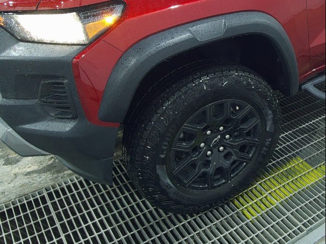 Used 2025 Chevrolet Colorado Trail Boss AWD/4WD image 9
