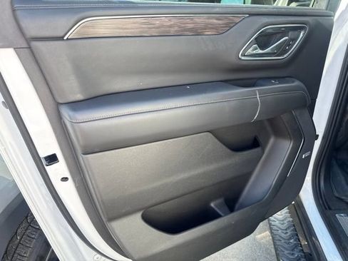 Used 2021 Chevrolet Suburban Z71 w/ Rear Media and Nav Package AWD/4WD image 12