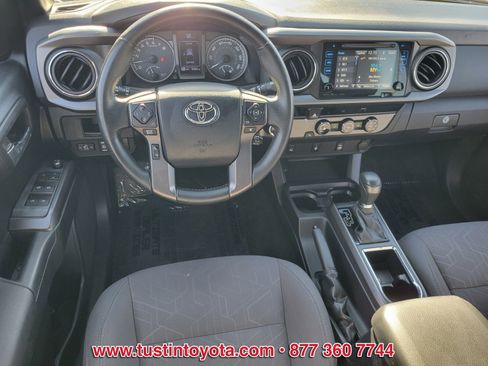 Used 2017 Toyota Tacoma TRD Sport image 12