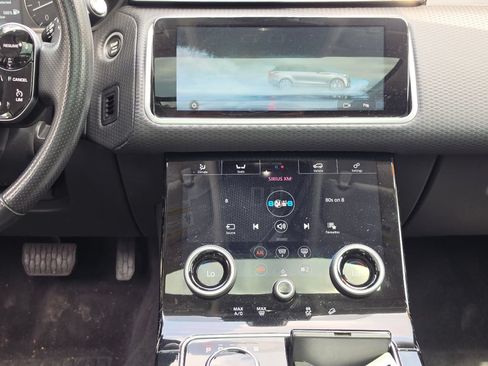 Used 2019 Land Rover Range Rover Velar S AWD/4WD image 18