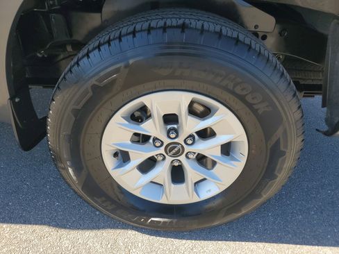 Certified 2024 Nissan Frontier SV image 29