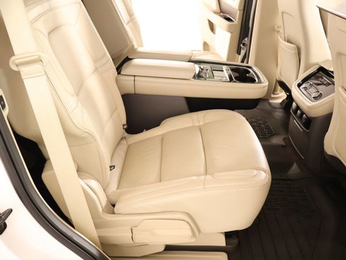 Used 2019 Lincoln Navigator Reserve AWD/4WD image 16