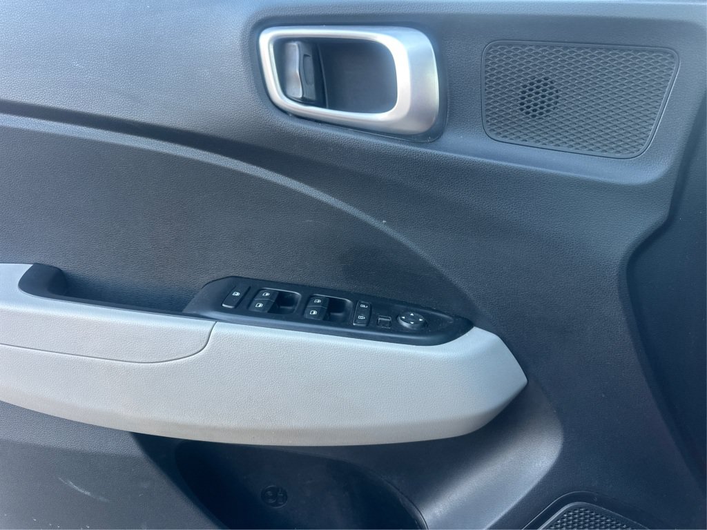 Used 2022 Hyundai Venue SEL FWD image 28