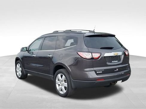 Used 2017 Chevrolet Traverse LT w/ Style and Technology Package FWD image 4