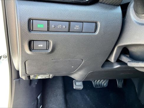 Used 2025 Nissan Sentra SV FWD image 33