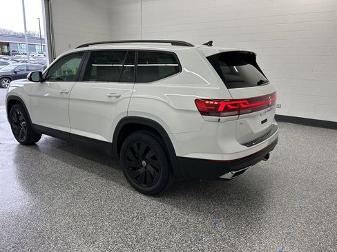 New 2026 Volkswagen Atlas SE FWD image 3
