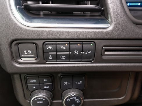 Used 2022 Chevrolet Suburban RST w/ Luxury Package AWD/4WD image 29