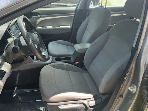 Used 2019 Hyundai Elantra SE FWD image 13