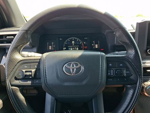Used 2025 Toyota Tacoma SR5 AWD/4WD image 18