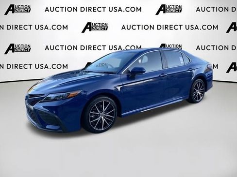 Used 2023 Toyota Camry SE image 1