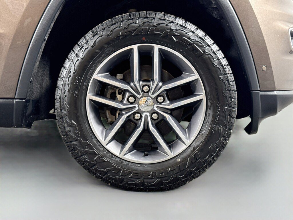 Used 2018 Jeep Grand Cherokee Limited AWD/4WD image 44