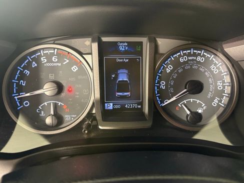 Used 2020 Toyota Tacoma TRD Off-Road w/ Technology Package image 22