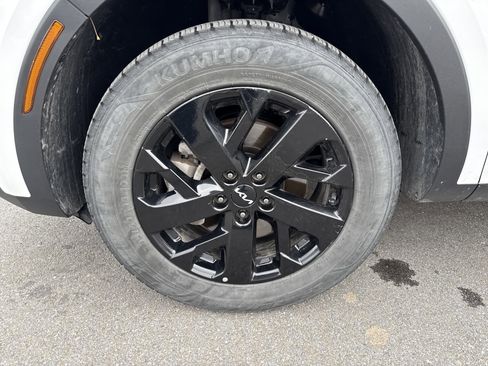 Certified 2023 Kia Sorento S w/ Panoramic Sunroof Package image 11