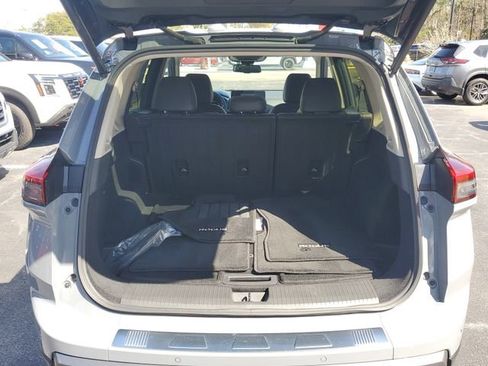 Certified 2025 Nissan Rogue SL w/ Tech Package image 7