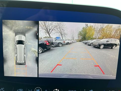 Used 2025 Chevrolet Suburban LT w/ Comfort Package image 17