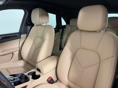 New 2026 Porsche Macan AWD/4WD image 5