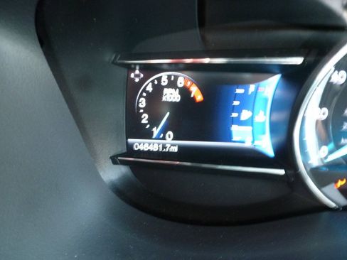 Used 2016 Ford Explorer XLT w/ Equipment Group 201A AWD/4WD image 16
