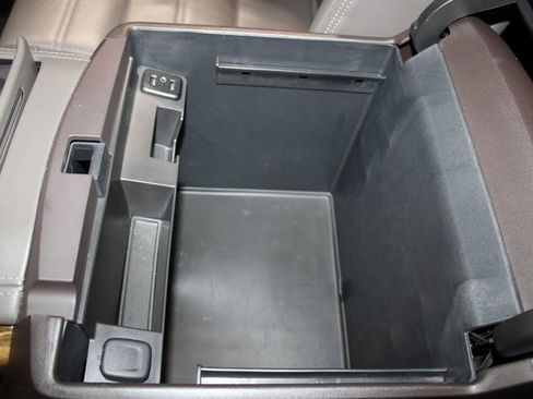 Used 2016 GMC Yukon Denali w/ Open Road Package image 28