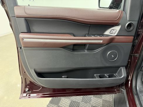 Used 2024 Ford Expedition Limited image 16