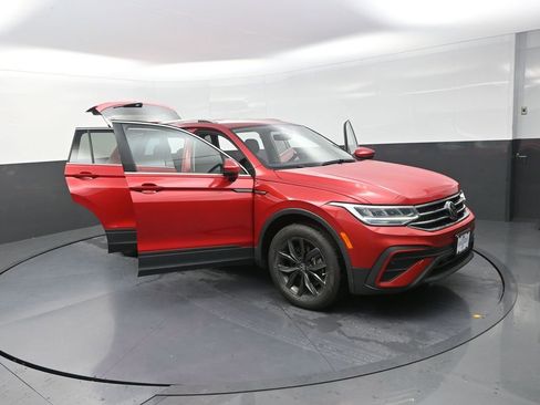 Used 2023 Volkswagen Tiguan SE FWD image 29