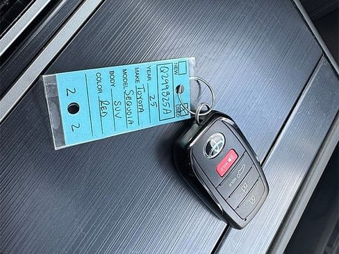 Used 2025 Toyota Sequoia Platinum image 36