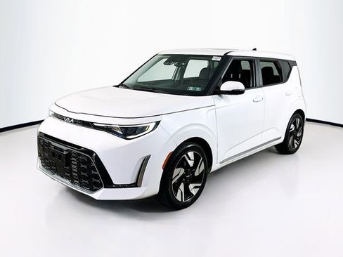 Used 2023 Kia Soul GT-Line w/ GT-Line Technology Package FWD image 3
